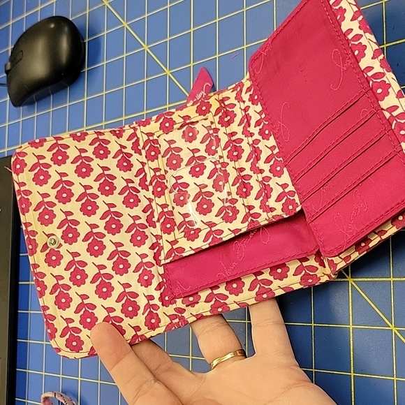 Vera Bradley Quilted Wallet 5.5 x 4 Closed - Picture 3 of 11